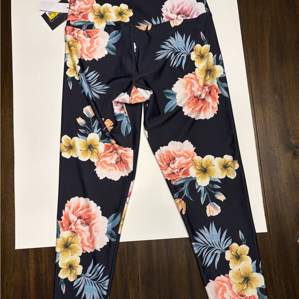 NWT ONESIE LEGGINGS YOGA PANTS SIZE M/L
COLOR  BLACK W/ PINK & YELLOW FLOWERS